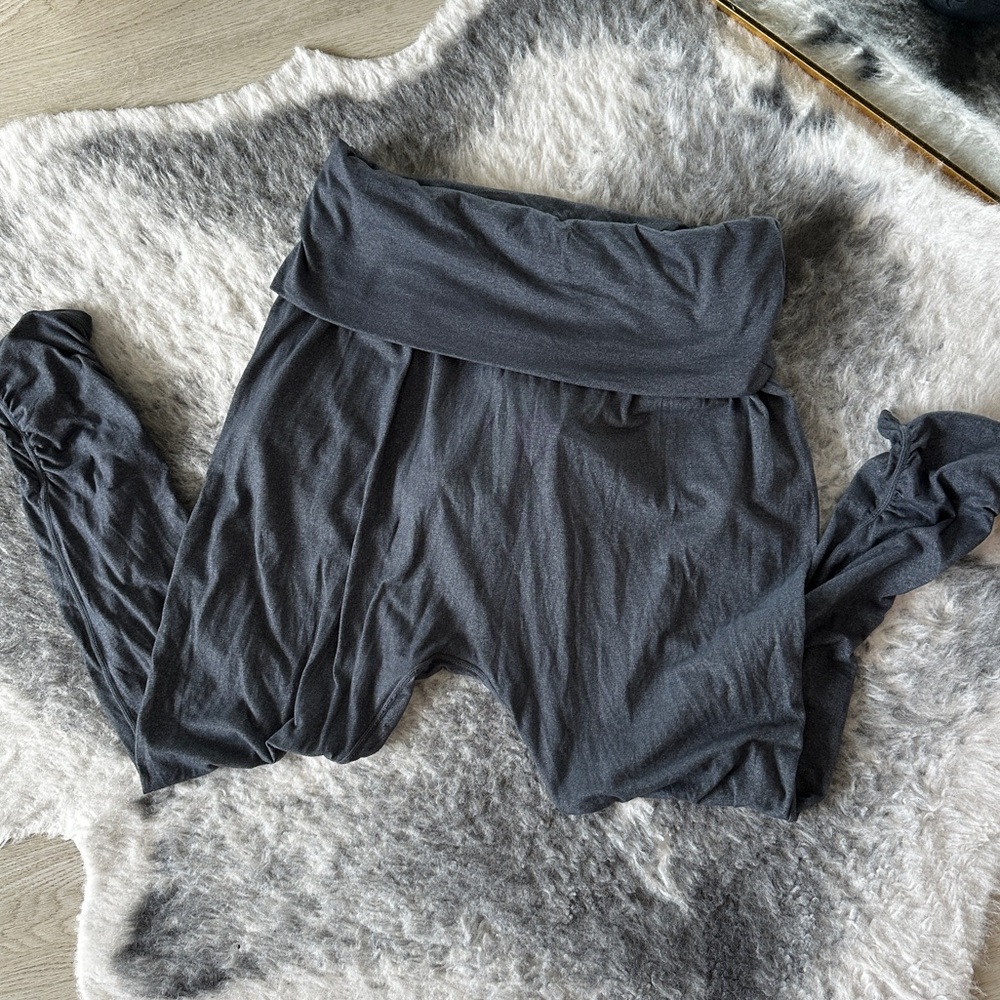 LULULEMON Drop Crotch Cropped Harem Pant - Dark Grey - Size 4 - EUC